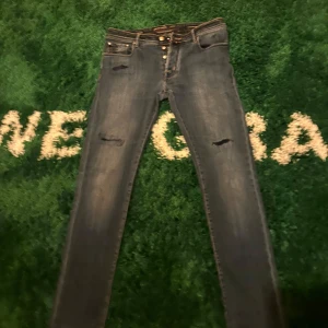 Blå jeans från Jacob Cohën - Storlek 34. Slim fit. Ny skick. Pris går att diskutera. Skriv vid frågor. Nypris ca 5000kr. 