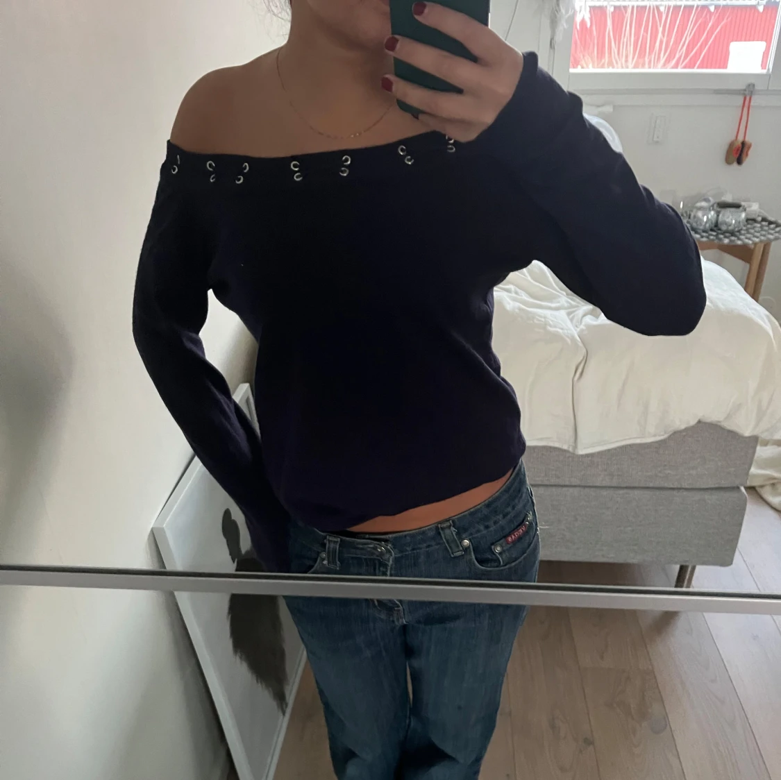 Mörkblå offshoulder tröja - 90