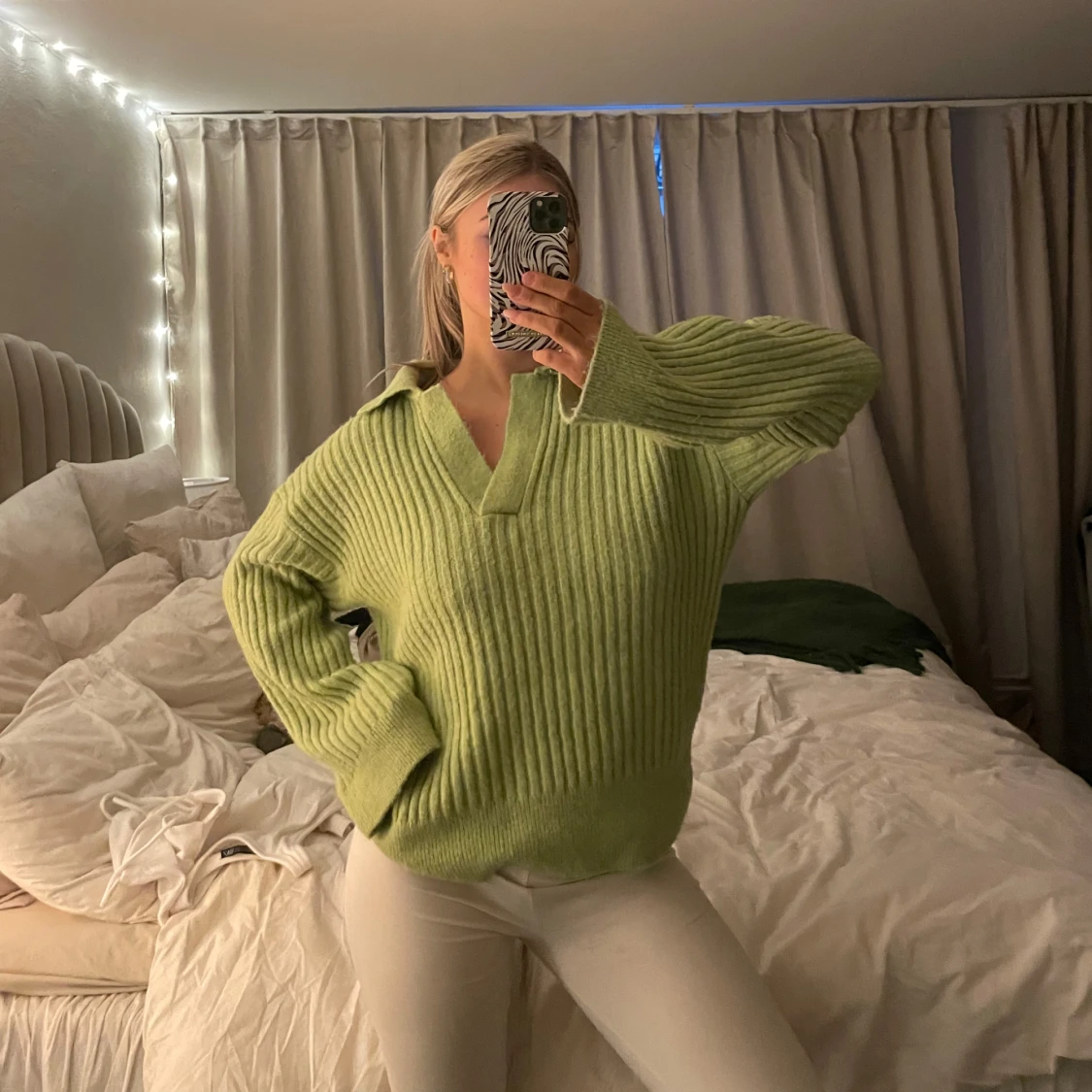 Grön ribbad tröja med krage