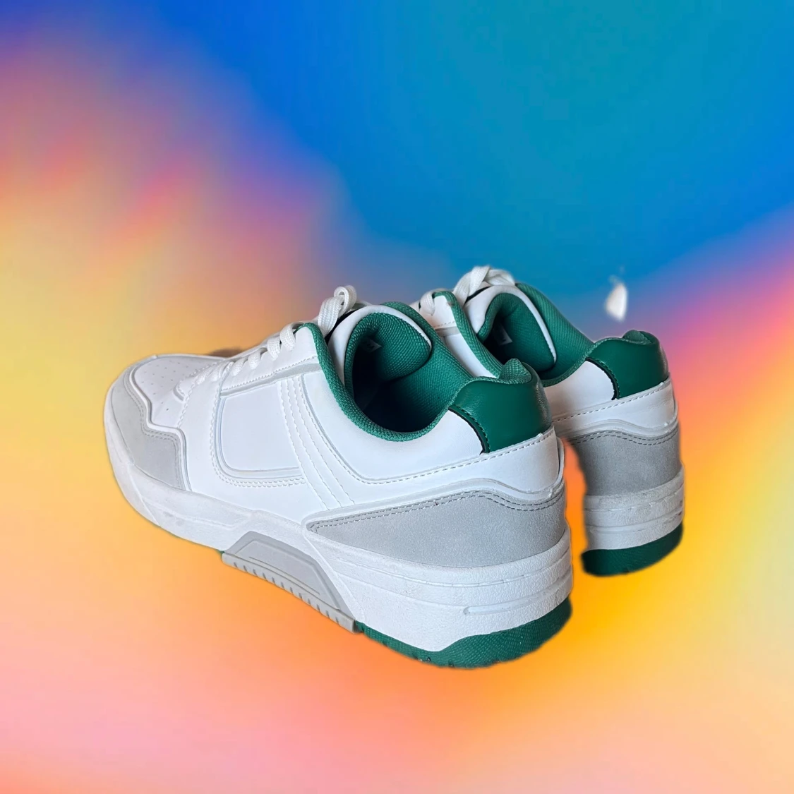 Vita sneakers från Linear of Sweden - 90