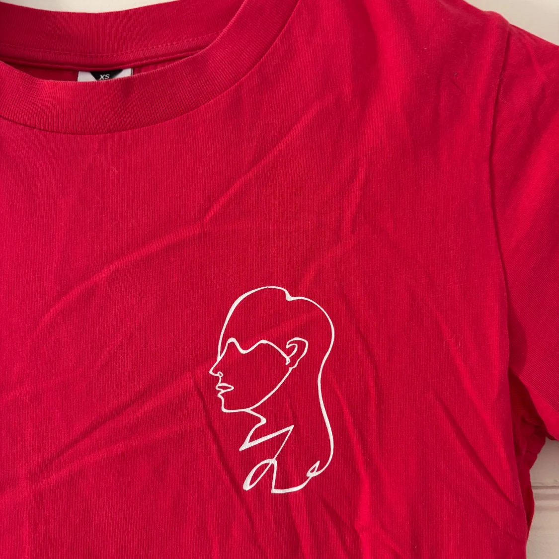 Röd t-shirt från Visual Clothing Project - 92