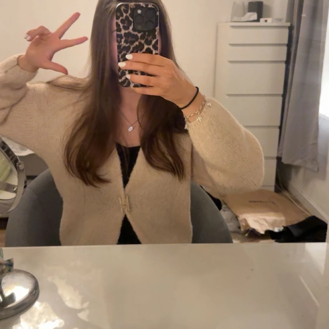 Beige fluffig kofta - 93