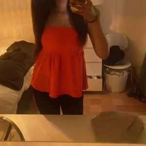 Färglad topp - Jätte fin röd tubtop.