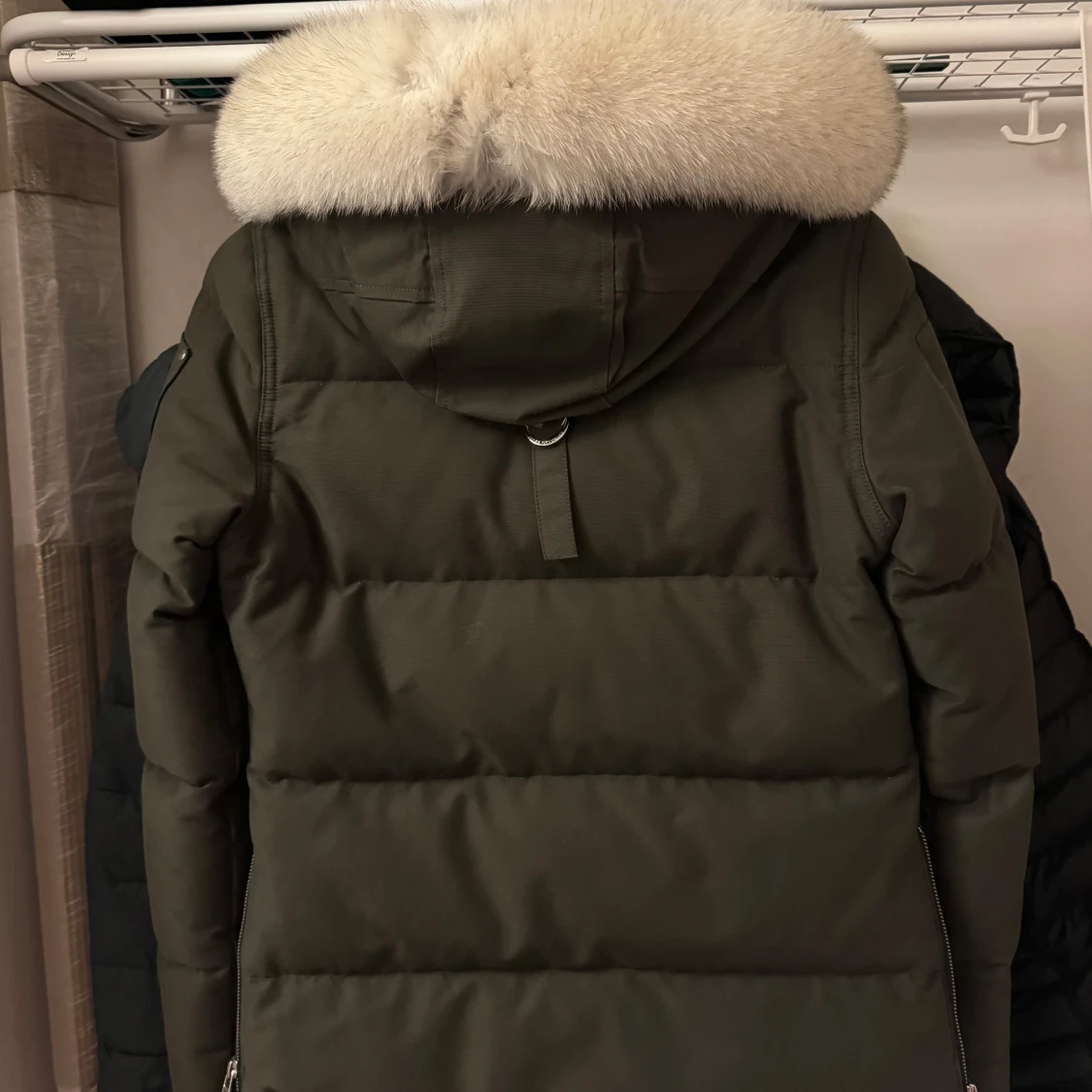 Olivgrön dunjacka från Moose Knuckles - 91