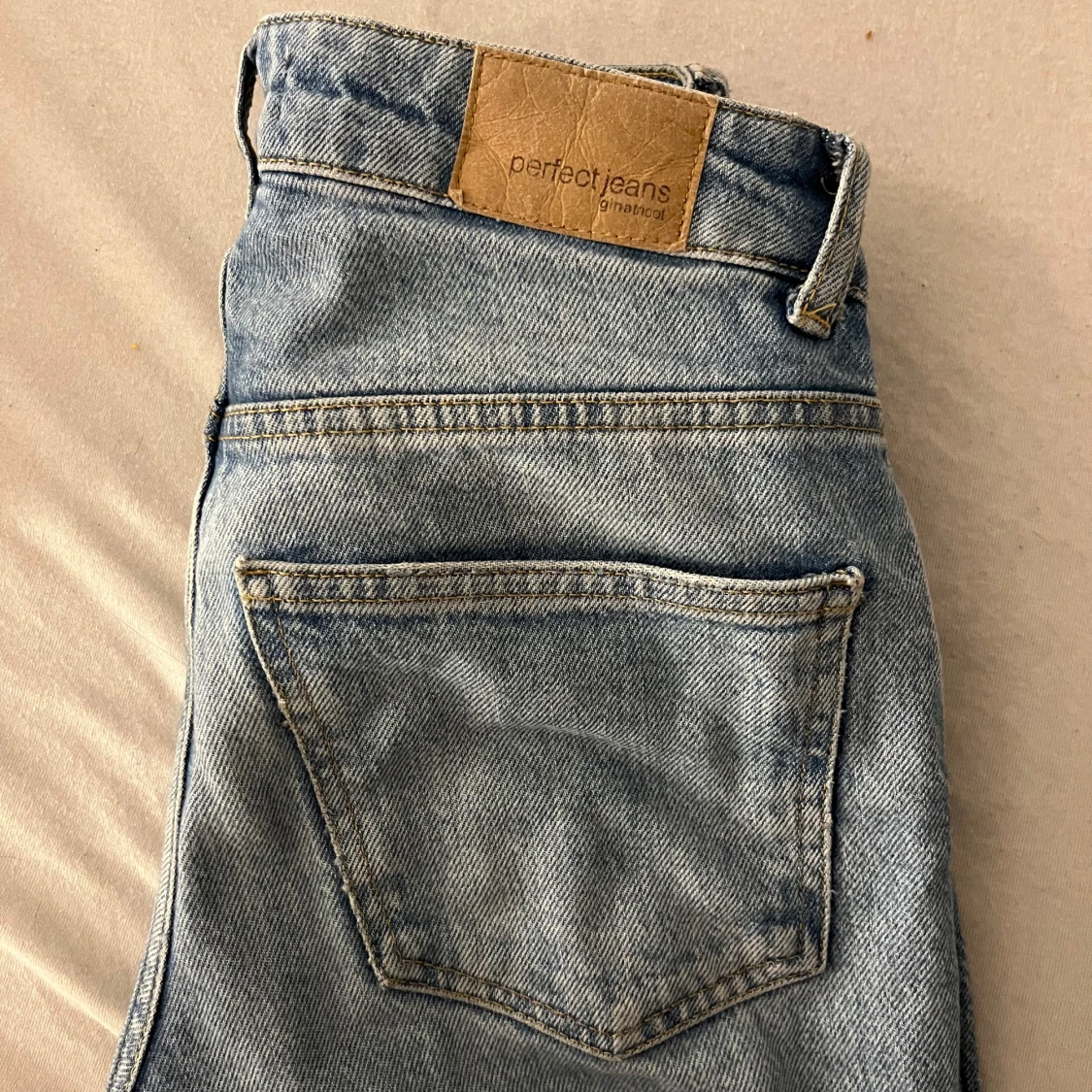 Blå jeans från Gina tricot - 92
