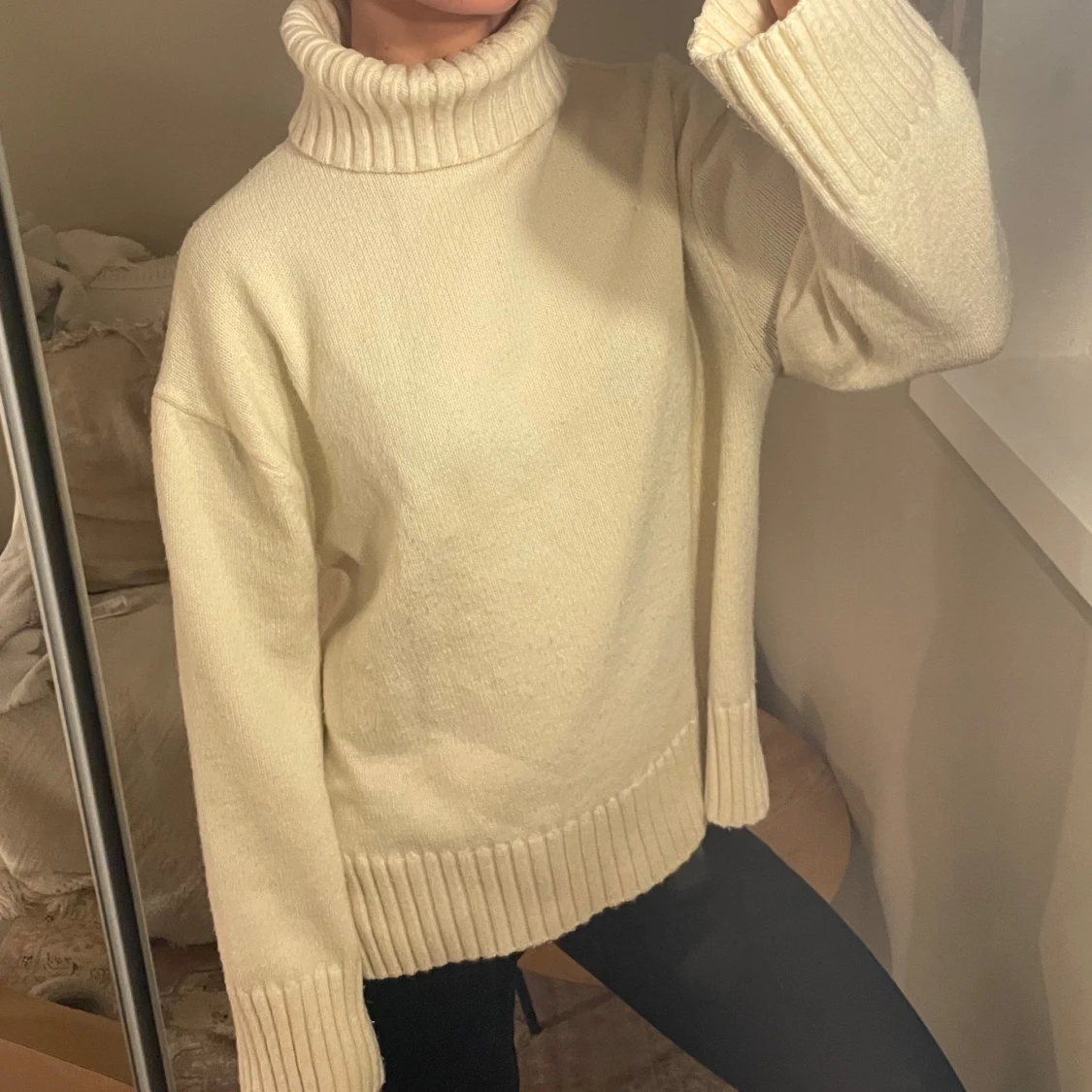 Krämvit polotröja från H&M