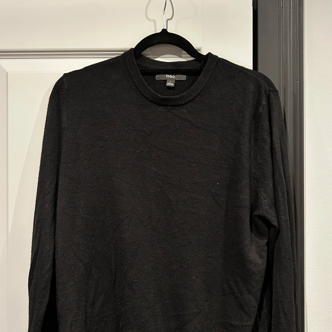 Svart crewneck