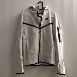 Nike tech fleece - Tillkommer lite fläckar! 