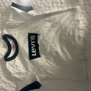 Croptop - Det står M i stolek men den känns mer som S/XS