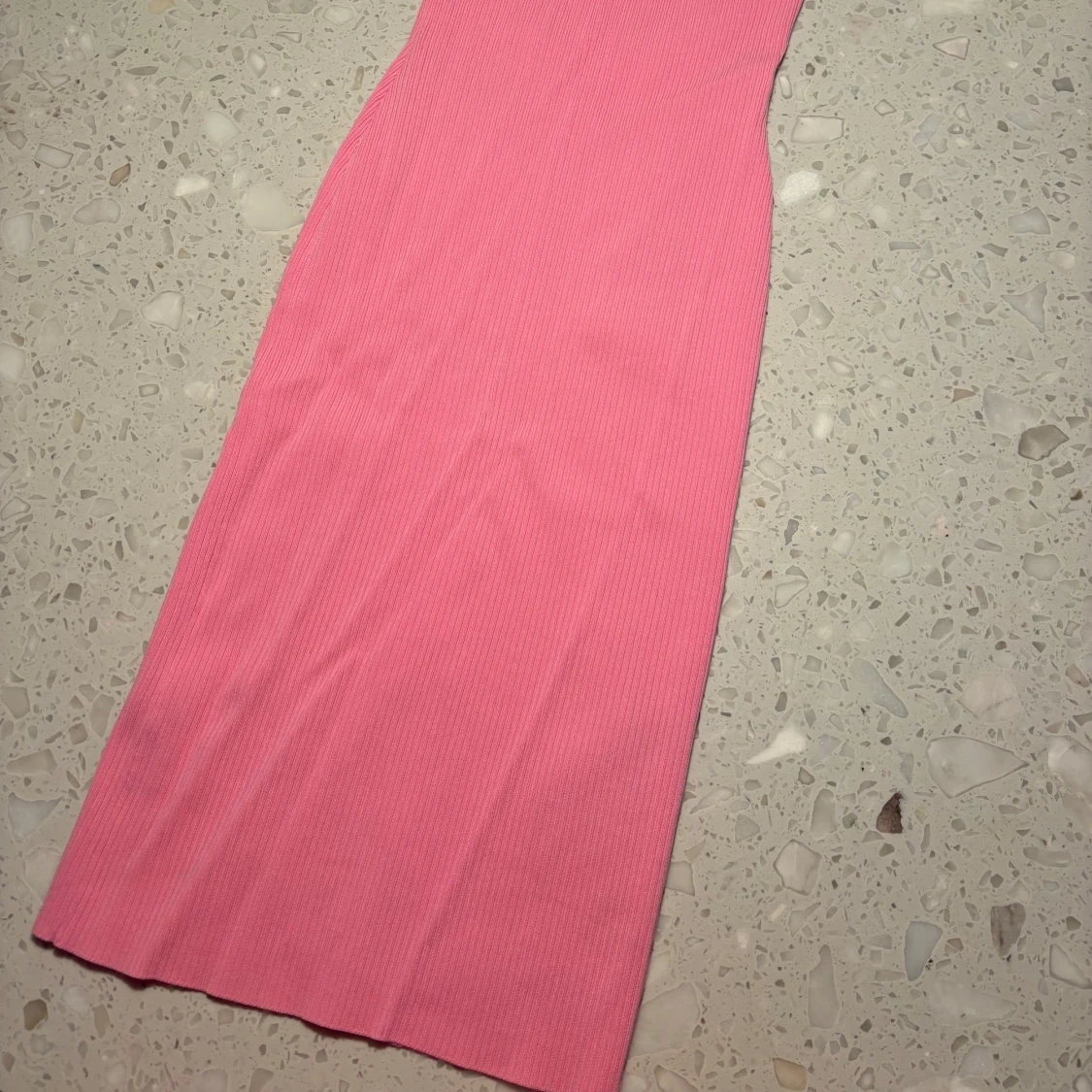 Rosa axelbandslös klänning från NA-KD - 91