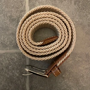 Flätat bälte beige - Flätat bälte beige || Längd 115 || Helt ny || Tveka inte att höra av dig om du har frågor