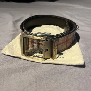  Burberry bälte - 100cm, dustbag ingår, helt okej skick