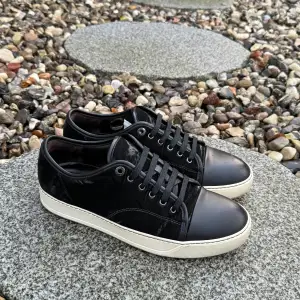 Lanvin Paris Dbb1 velvet sneaker | Bra skick men skavanker på velvet materialet förekommer; se bilder | Storlek uk6 - passar 41 | Lanvin dustbag medföljer | INGA BYTEN 