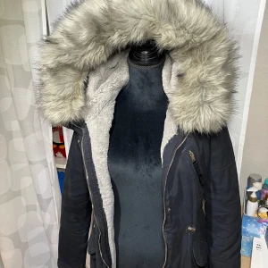 Super varm vinterjacka - Välvårdad, i mycket bra skick, strl S/36.