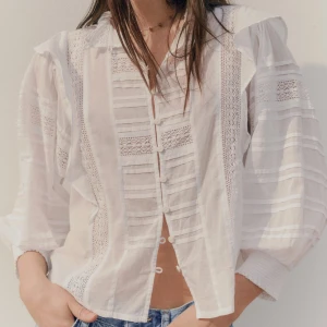 Snygg blus - Snygg vit kofta från mango som inte kommer till användning🩵🩵 nypris 500