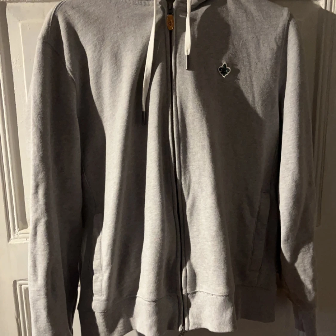 Grå hoodie från Morris - 90