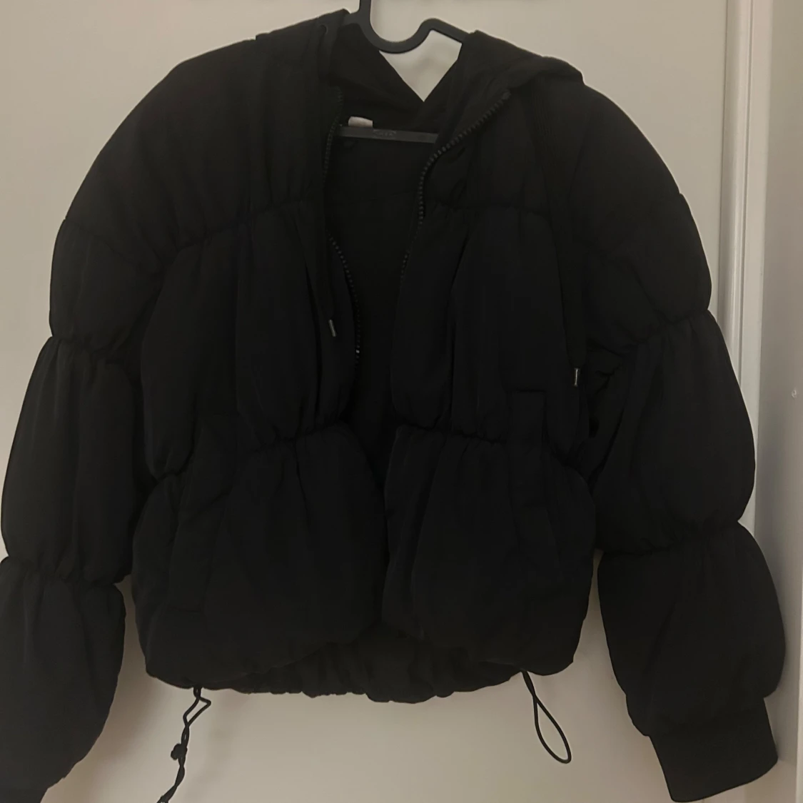 Svart pufferjacka - 90