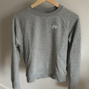Nike tröja - Nike tröja använd fåtal gånger🥰🩶