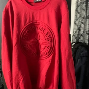 Stone island tröja  - Säljer min Stone island tröja som aldrig har kommit till användning så den är helt ny.