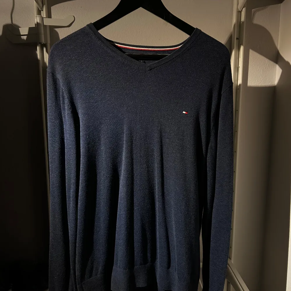 Tommy Hilfiger Stickad Crewneck, Storlek S, bra skick inga hål eller synliga deffekter. Skriv för fler bilder!. Tröjor & Koftor.