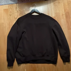 Svart sweatshirt - Säljer denna feta sweatshirt size s.
