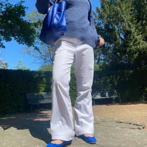 Vita jeans - Super snygga vita jeans, de är i bra skick och relativt nya 😇 