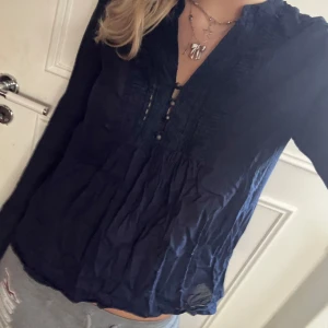 Marinblå blus - Så fin marinblå blus från Forever21⭐️