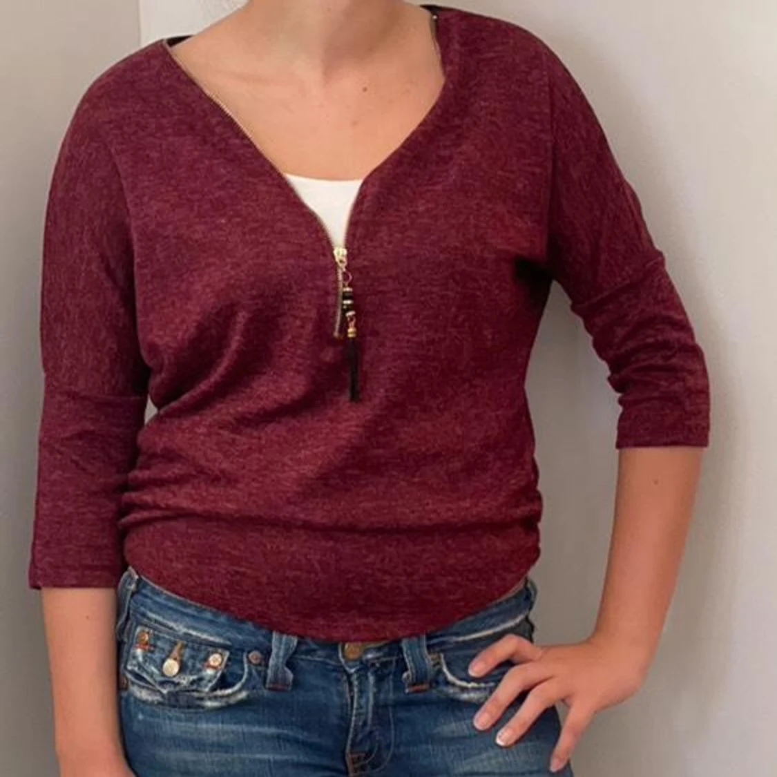 Vinröd tröja med dragkedja