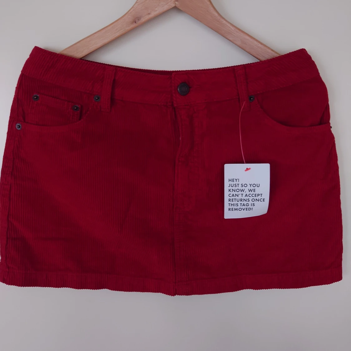 Vinröd minikjol i manchester  - 91