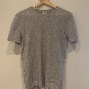 Kashmir T shirt  - Kashmir tröja i storlek M men sitter mer som en S. Kom gärna med frågor