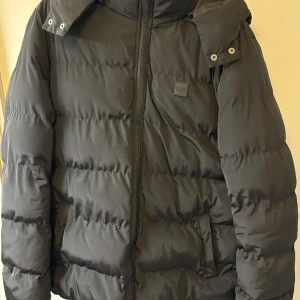 Vinter jacka helt ny storlek L - Helt ny vinterjacka storlek L ny pris 1600kr mitt pris 900kr