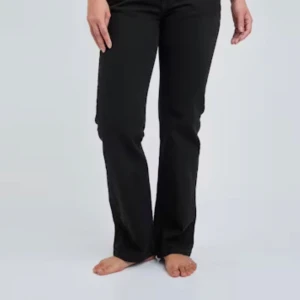 Svarta Low straight 990 jeans - Säljer ett par snygga svarta jeans, då dom var lite små på mig. Nyskick! 