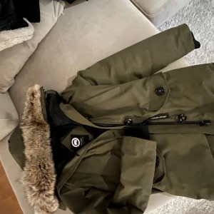 Canada goose jacka Victoria  - Strl s, köpt på länna sport 2019