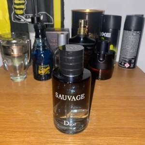 DIOR SAUVAGE 100ml / ca 70% kvar - Säljer vid snabb affär . FRAKTAS MED SKYDD✅