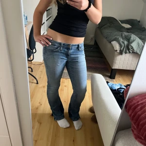 Lågmidjade replay jeans - Jättesnygga replay jeans som är lågmidjade och bootcut/straight. Säljer pga att dom är för små💗