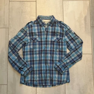 Sprit Skjorta - Snygg Blå skjorta från Sprit. Storlek är Slim fit L men passar M.