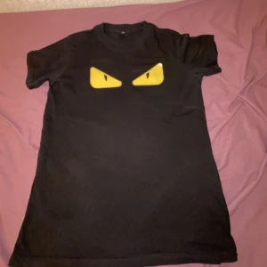 Fendi t-shirt - Säljer nu min t shirt, helt ny och oanvänd 