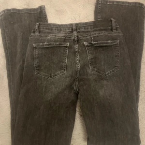 Gina jeans!! - Gina jeans, Midjemått rakt över är 35cm, innebenslängden runt 70cm/str 158🙏go kvalitet på jeansen!! Pris kan diskuteras 