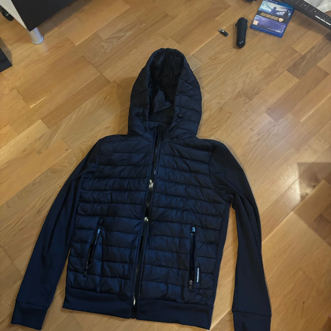 Svart Cardigan från Khujo