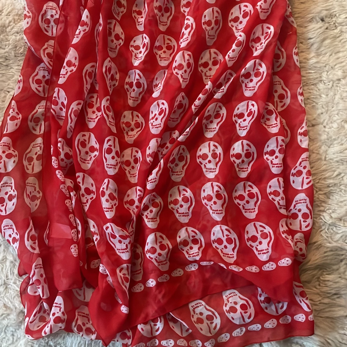Röd halsduk med dödskallemönster - 91