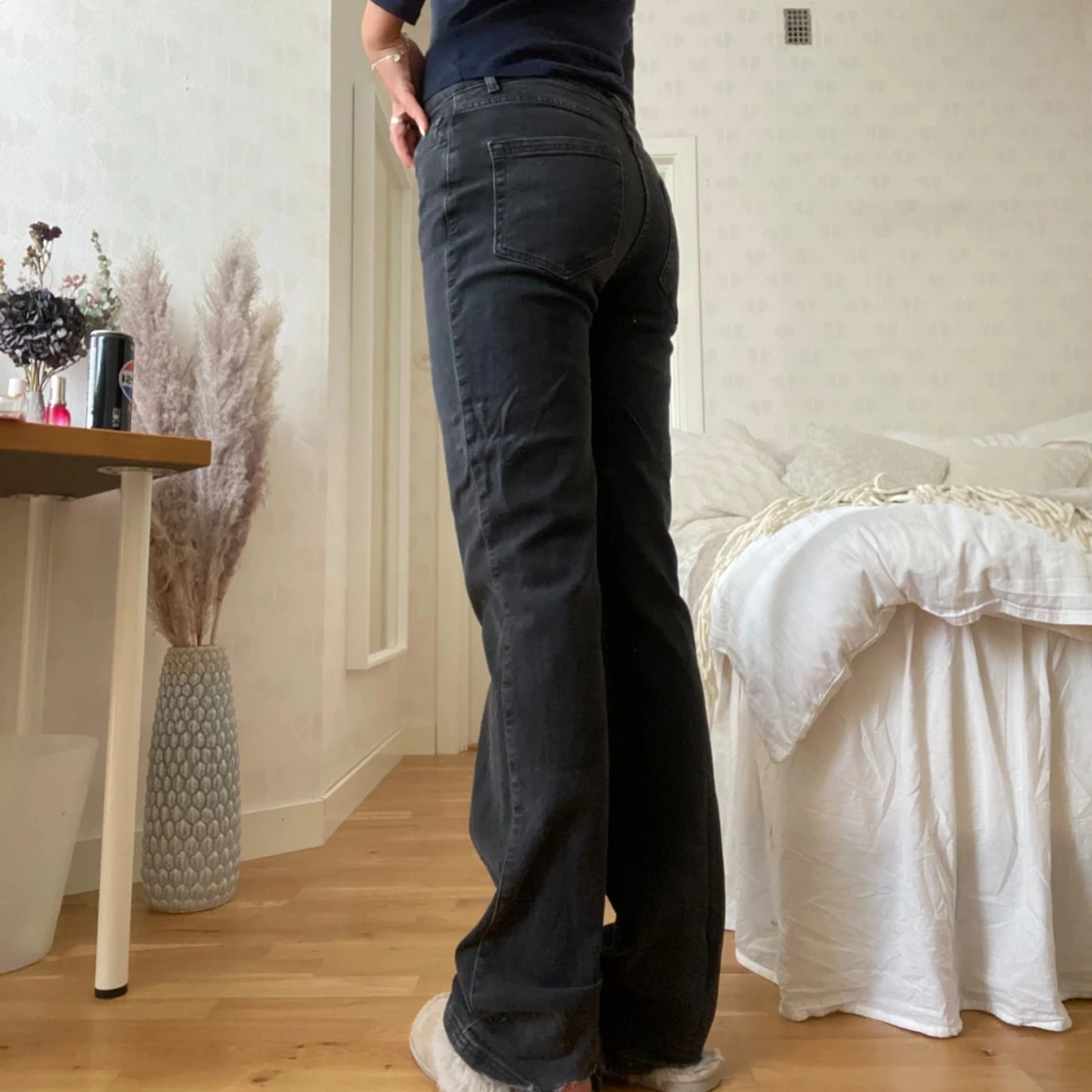 Svarta bootcutjeans tall - 90