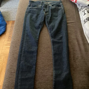 Levis jeans  - Modell 519. W 31, L 32. Oanvända. 
