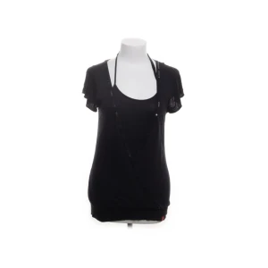 topp - säljer för att den är för stor, köpare står för frakt🫶🏻