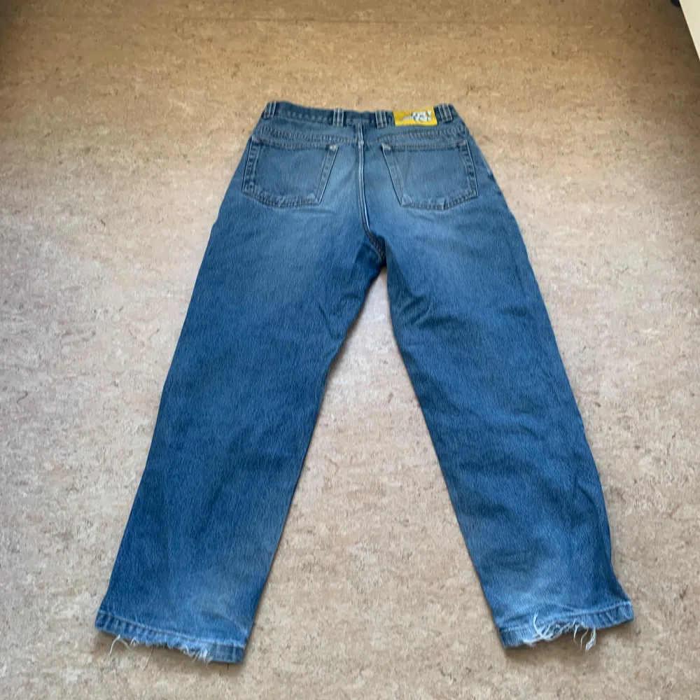 Storlek 32-32 Lite slitna nere vid benen. Jeans & Byxor.