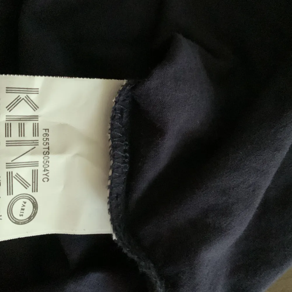 Snygg kenzo tröja . T-shirts.