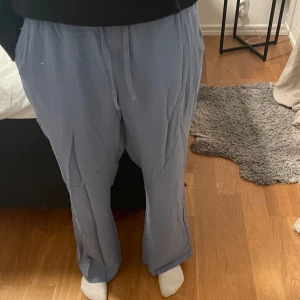 Linnebyxor  - Blåa linnebyxor ifrån lager 157🤍