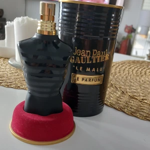 Le male le parfum - Varm och kryddig doft perfekt för både höst och vinter. Det är ca 45 ml kvar, skriv om frågor!