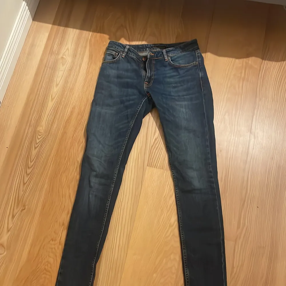 Snygga nudie jeans som passar perfekt om man är runt 180cm lång. Storleken är 29/32. Jeans & Byxor.