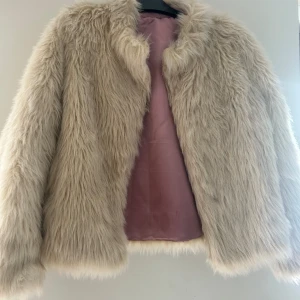 Pälsjacka - Okänt märke, använd Max 2 gånger