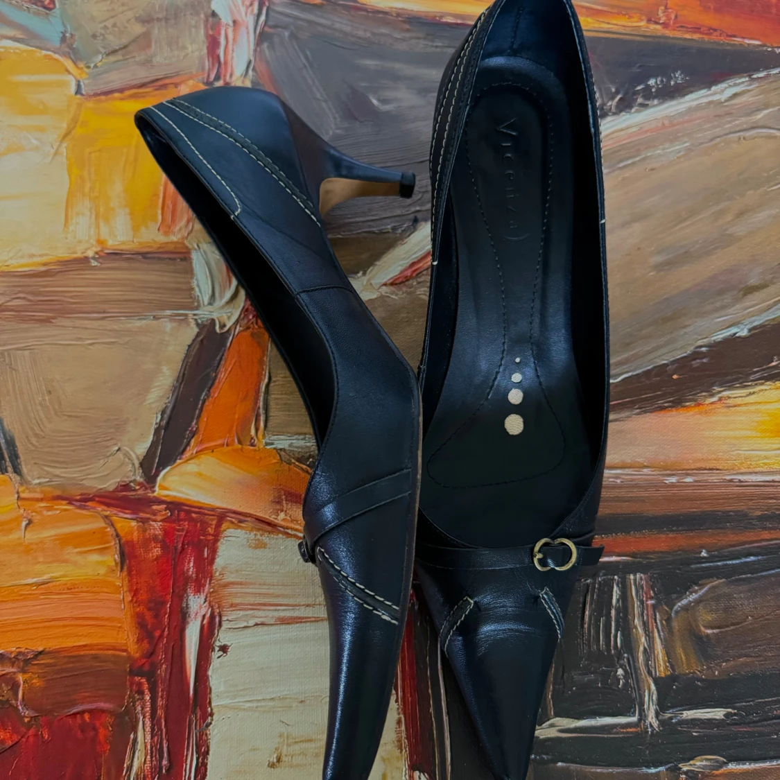 Svarta pumps med spetsig tå - 91